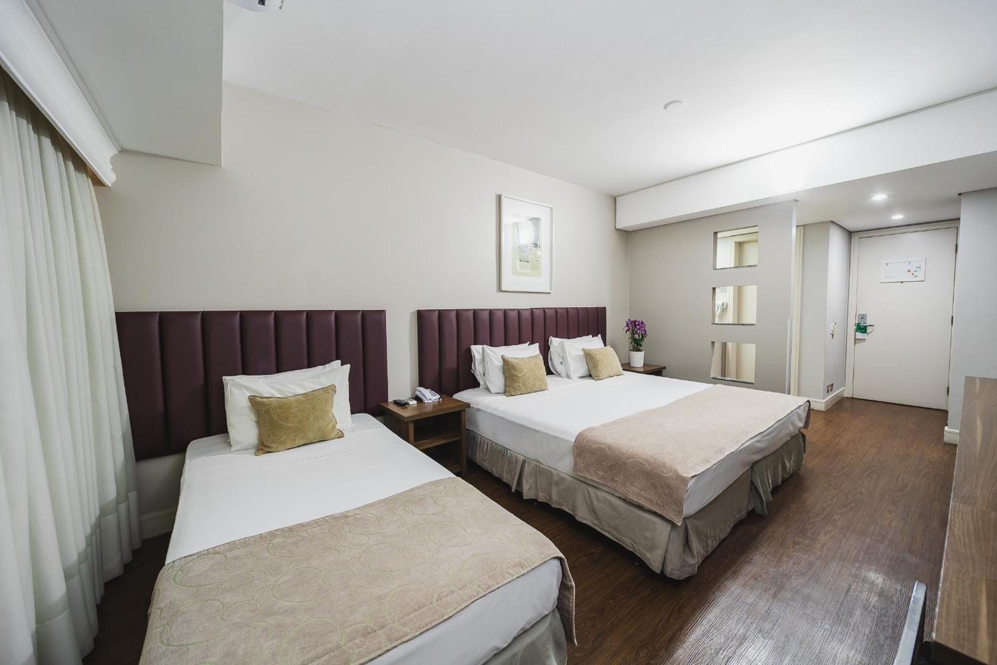 Deluxe Family Room