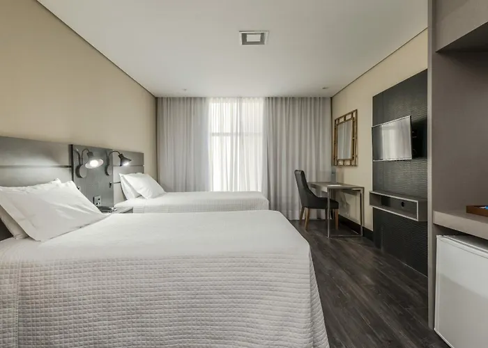 Hotels with pool Grand Mercure Curitiba Rayon