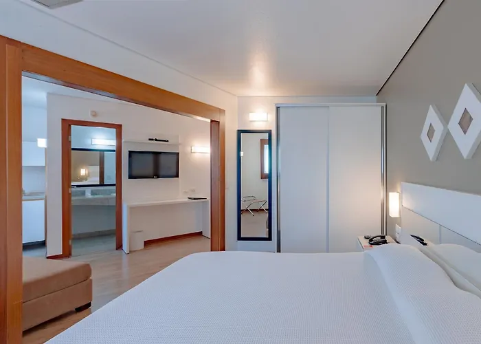 Hotel with pool: Bristol Brasil 500 Curitiba Batel