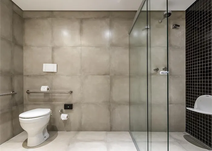 Hotels with pool Grand Mercure Curitiba Rayon